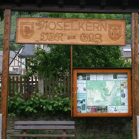 A Modern By The River Mosel Moselkern